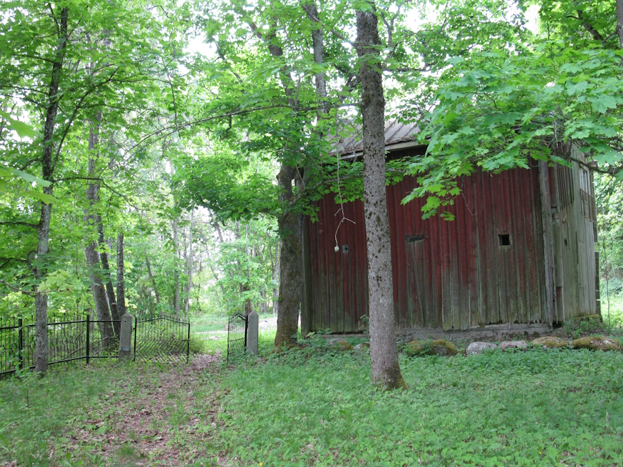 Puistomainen hautausmaa